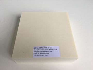 Placa do trabalho feito com ferramentas da cola Epoxy da densidade da cor 1,0/gabaritos e ferramentas bege dos moldes